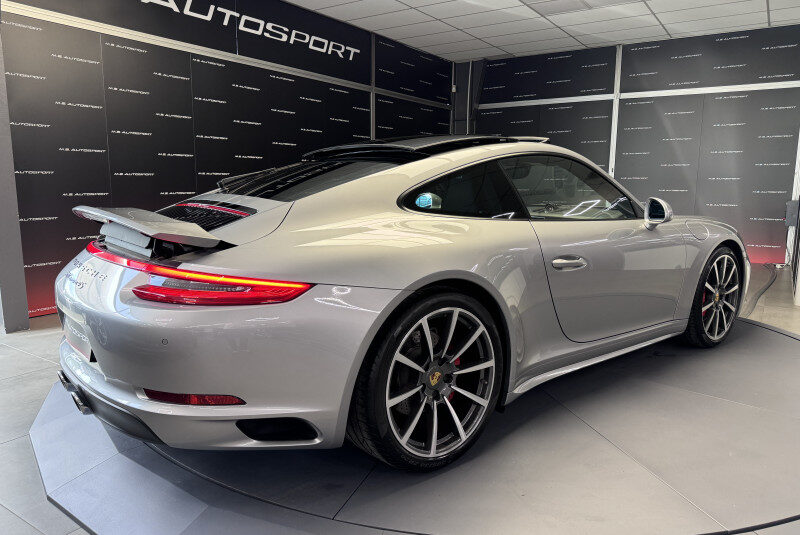 PORSCHE 911 COUPE