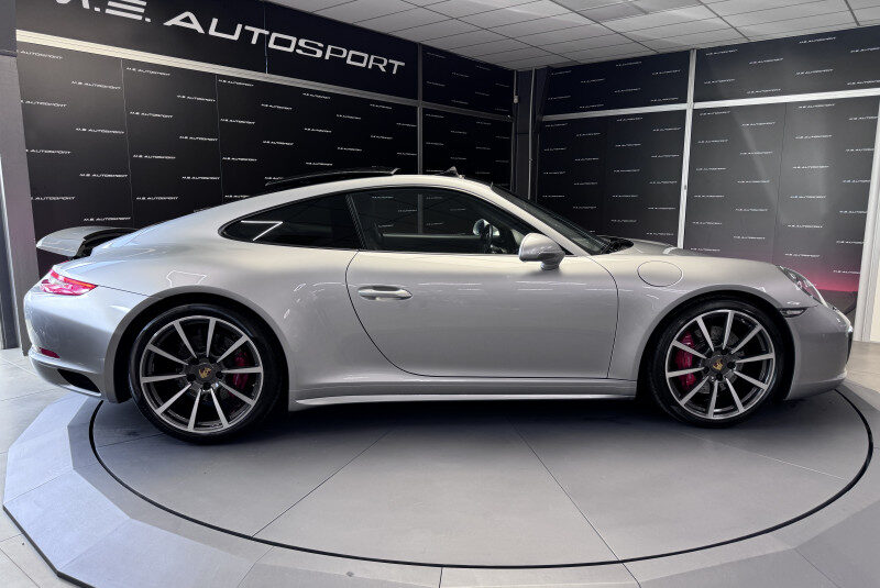 PORSCHE 911 COUPE