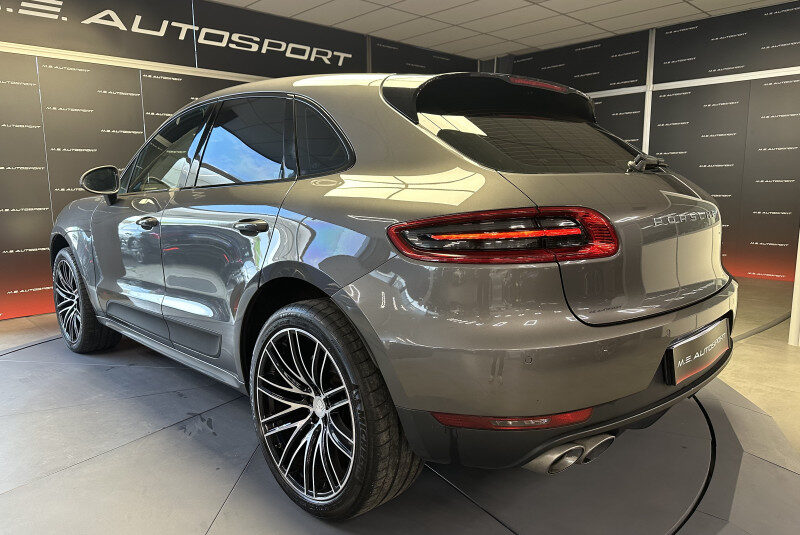 PORSCHE MACAN