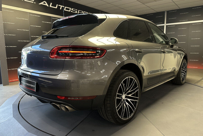 PORSCHE MACAN