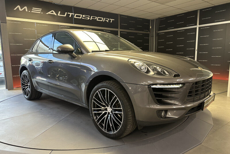 PORSCHE MACAN