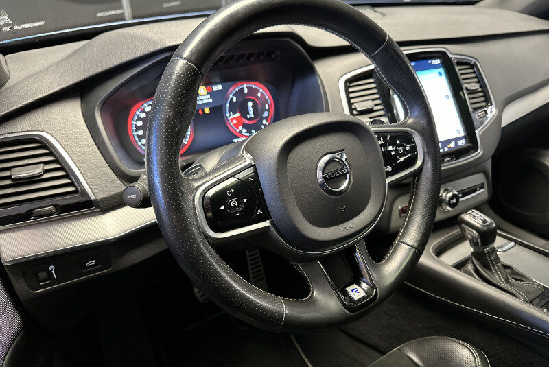 VOLVO XC90