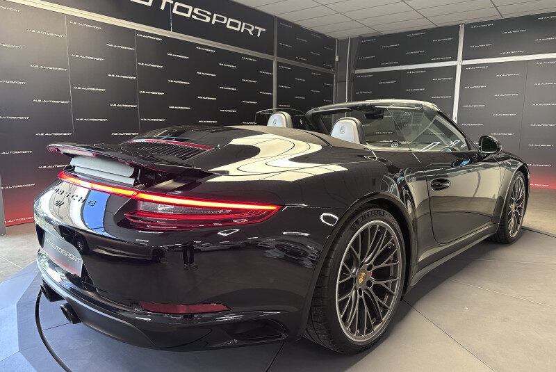 PORSCHE 911 CABRIOLET